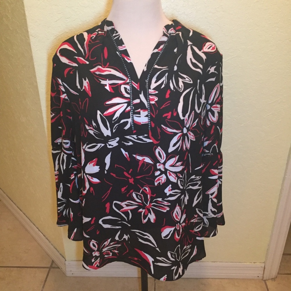⚡️⚡️Women’s Blouse. No size on tag.